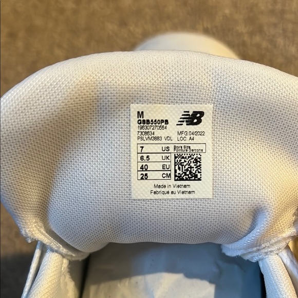 New Balance White and Gray Women's 550s - Picture 3 of 4